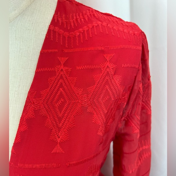 Red maxi dress sheet material body line except for arm. - Picture 5 of 15